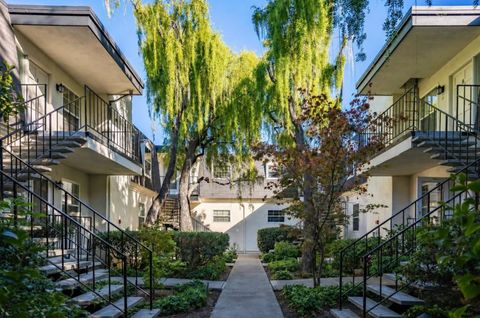 Photo of 451 Oak Grove Avenue #1, Menlo Park, CA 94025 (MLS # ML82045730)