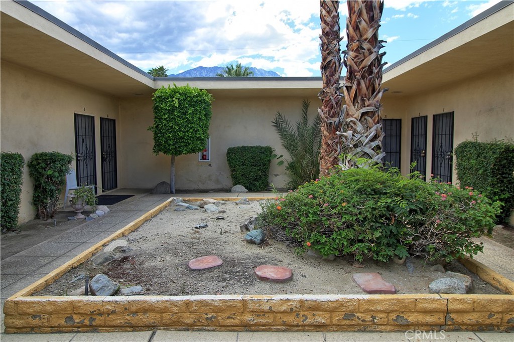 Come home to courtyard living in Palm Springs. Well laid out 1 bedroom, 1 bathroom apartment features large living room, eat-in kitchen, bedroom with walk-in closet and bathroom with step down shower. Courtyard entrance and private backyard with patio.