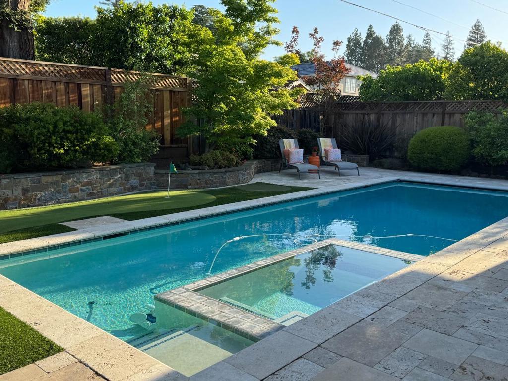 928 Altos Oaks Drive