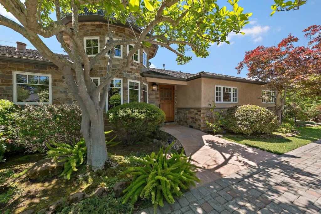 928 Altos Oaks Drive
