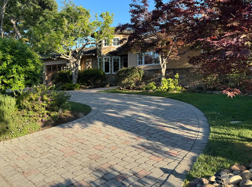 928 Altos Oaks Drive