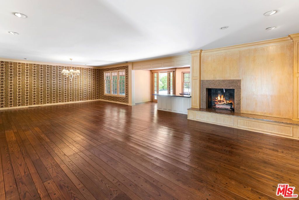 Photo of 5347 Winnetka Avenue, Woodland Hills, CA 91364 (MLS # 25556603)