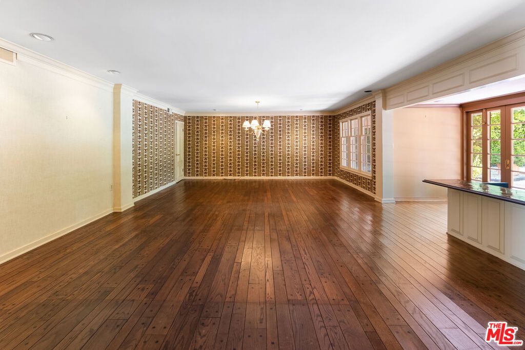 Photo of 5347 Winnetka Avenue, Woodland Hills, CA 91364 (MLS # 25556603)