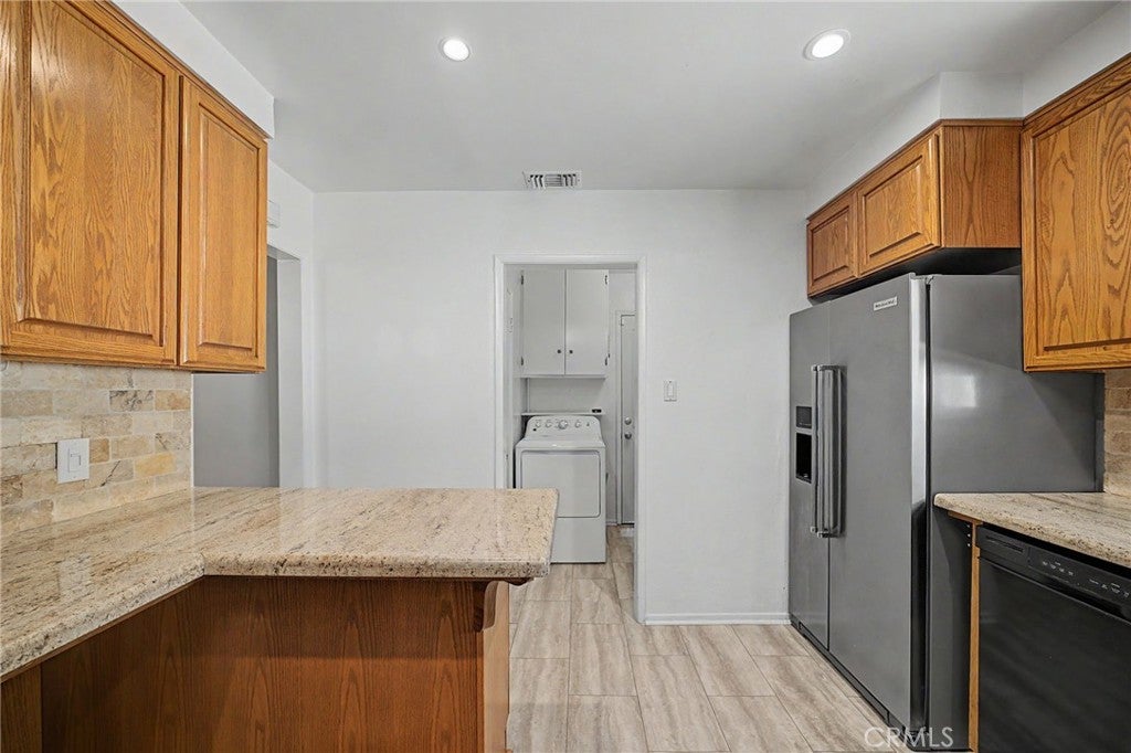 Properties 3 347 W Leeside