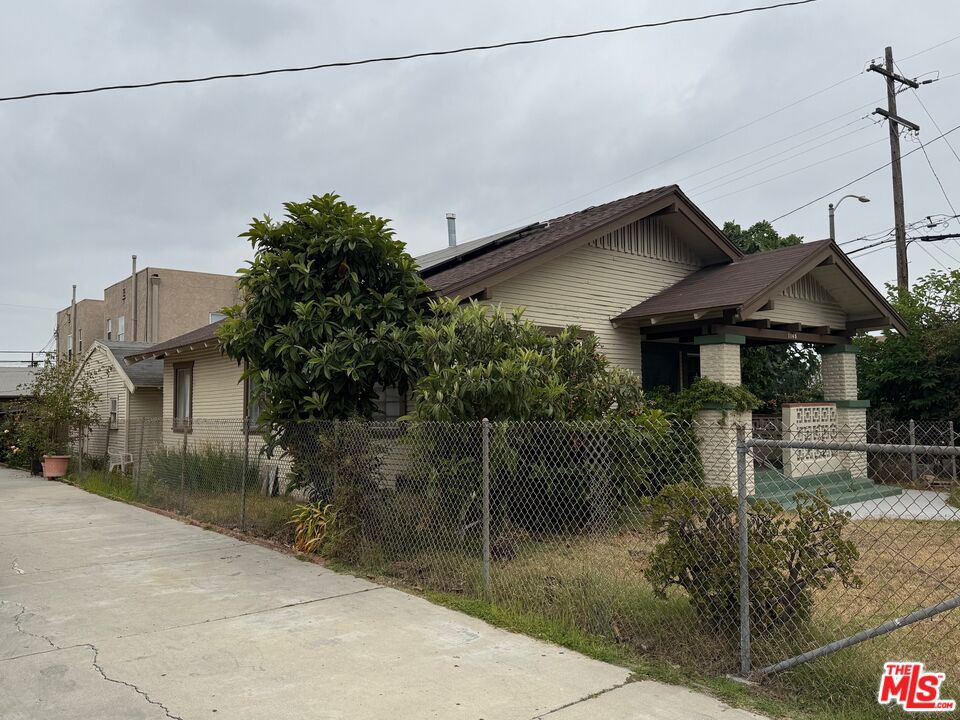 1145 E 10th Street