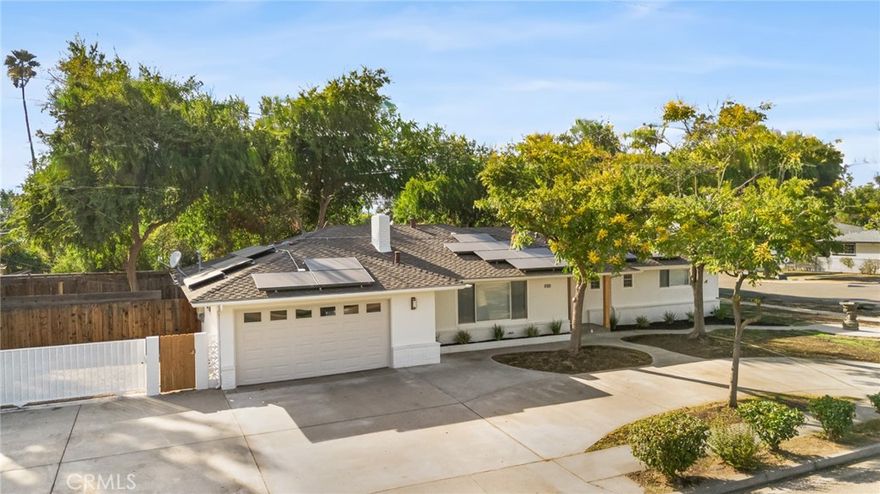 ?? Charming Fresno Retreat with Endless Possibilities Welcome to 4939 Fruit Avea beautifully maintained home nestled in the heart of Fresno. This inviting property offers a spacious layout, abundant natural light, and a backyard ready for gatherings, gardening, or quiet reflection. Whether you're a first-time buyer, seasoned investor, or simply seeking a fresh start, this home provides a canvas for your dreams.

? Features You'll Love

-Generous living spaces with room to relax and entertain

-Updated kitchen with modern finishes and ample storage

-Expansive backyard perfect for weekend barbecues or peaceful mornings

-Convenient location near schools, parks, and local amenities

?? Why Fruit Ave? This neighborhood blends comfort and convenience with a welcoming community vibe. Enjoy easy access to shopping, dining, and major thoroughfares all while savoring the charm of a well-established Fresno enclave.