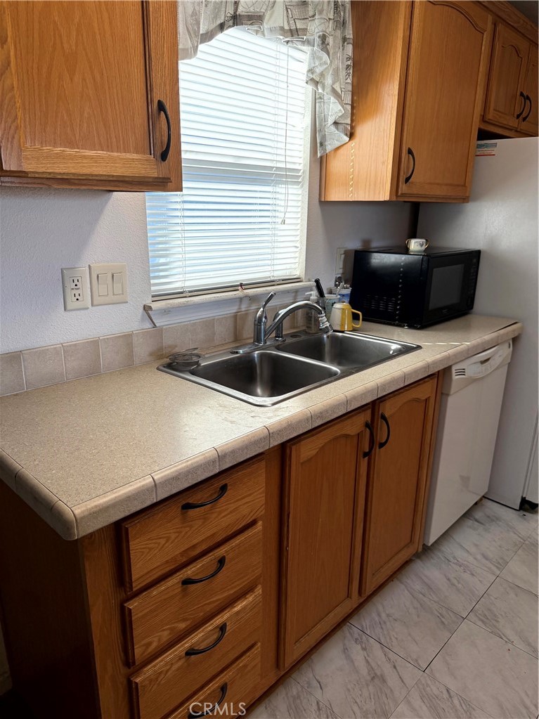 1660 Whittier Avenue 17