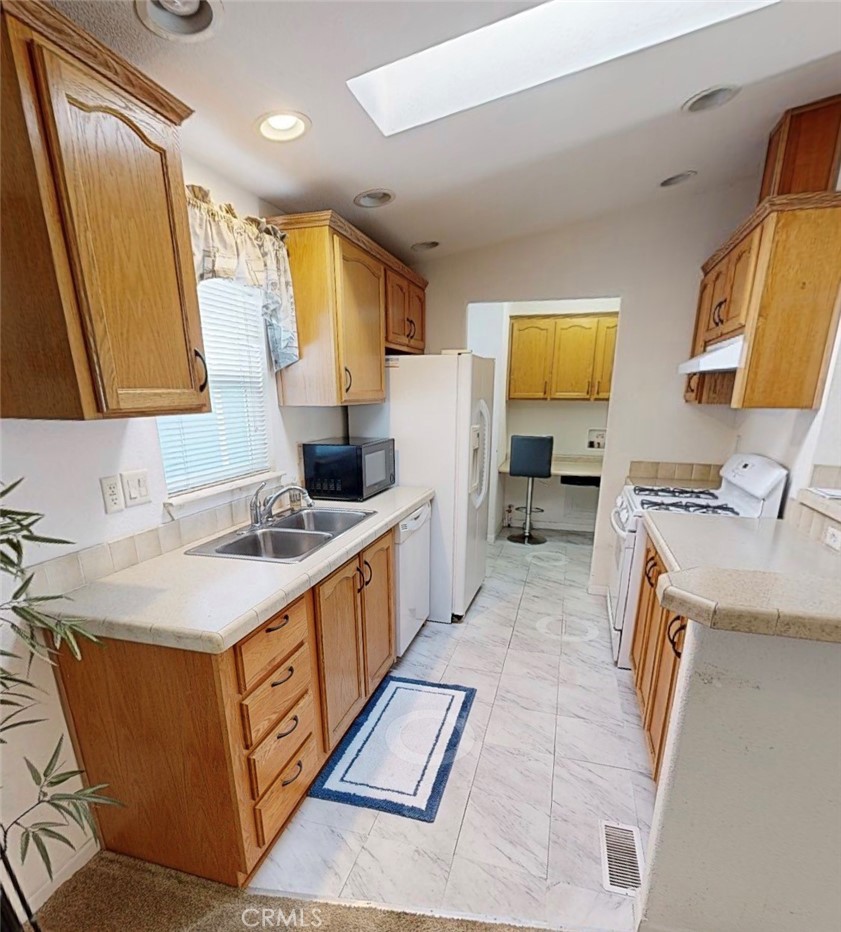 1660 Whittier Avenue 17