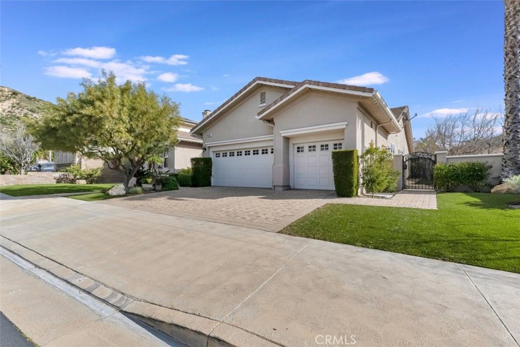 Photo of 12826 Via Donatello, Porter Ranch, CA 91326 (MLS # SR26019075)