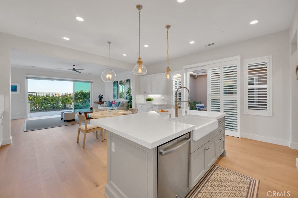 listing image 130725749841162830946
