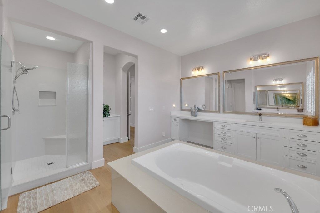 listing image 130723854815038036509