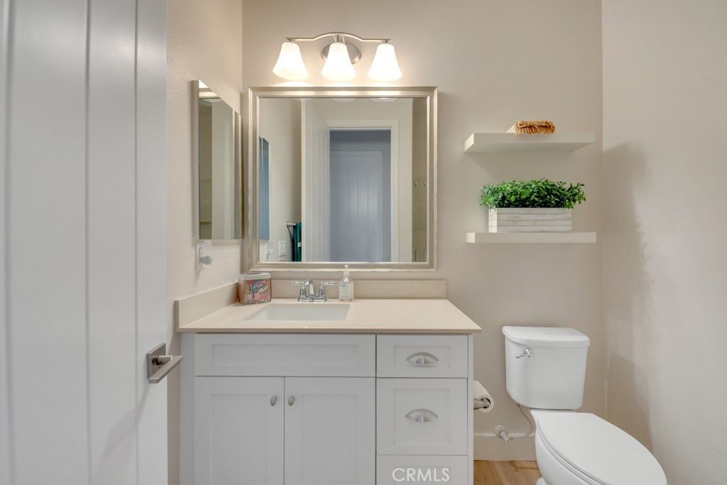 listing image 130721353019893467817