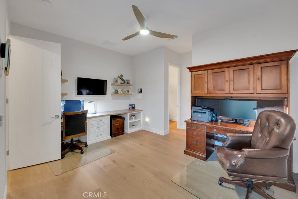 listing image 130729504766858683243