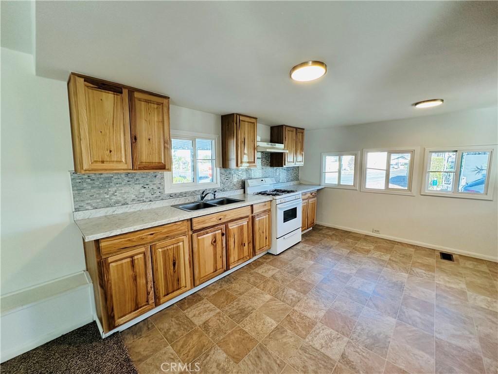 1600 San Jacinto 82