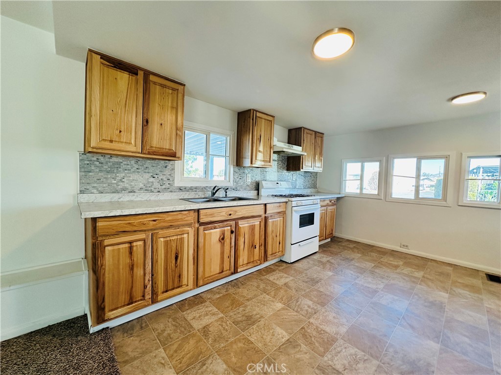 1600 San Jacinto 82