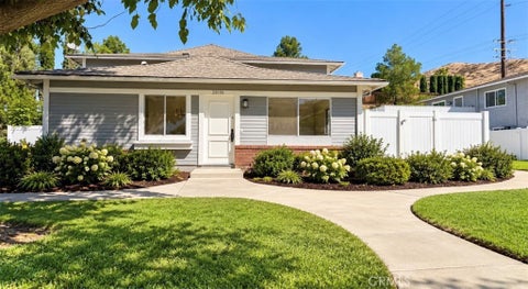 Photo of 28196 Robin AVE, Saugus, CA 91350 (MLS # SR26232359)