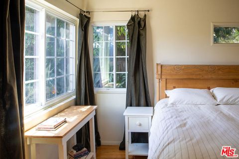 Photo of 14135 Hatteras Street, Sherman Oaks, CA 91401 (MLS # 26640283)