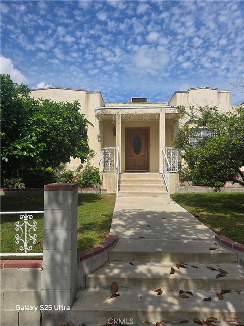 Photo of 521 E Valencia Avenue #A, Burbank, CA 91501 (MLS # GD26077581)