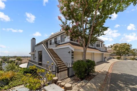 Photo of 1047 Lakeview TER, Azusa, CA 91702 (MLS # CV26117264)