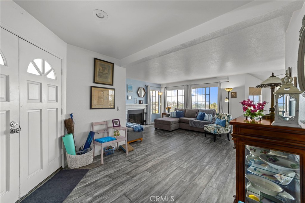 1047 Lakeview