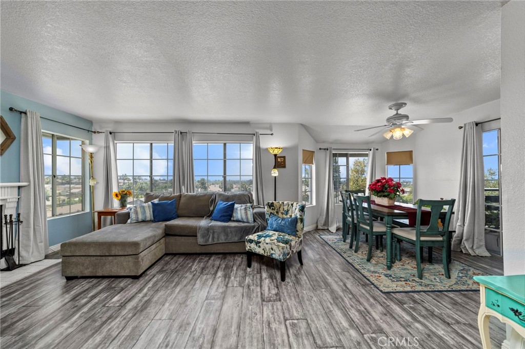 1047 Lakeview