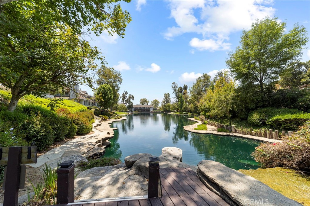 1047 Lakeview