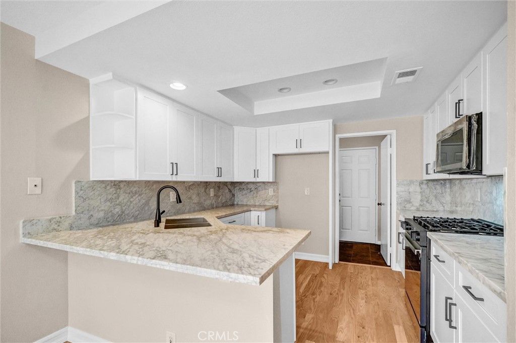 listing image 130729076837602693253