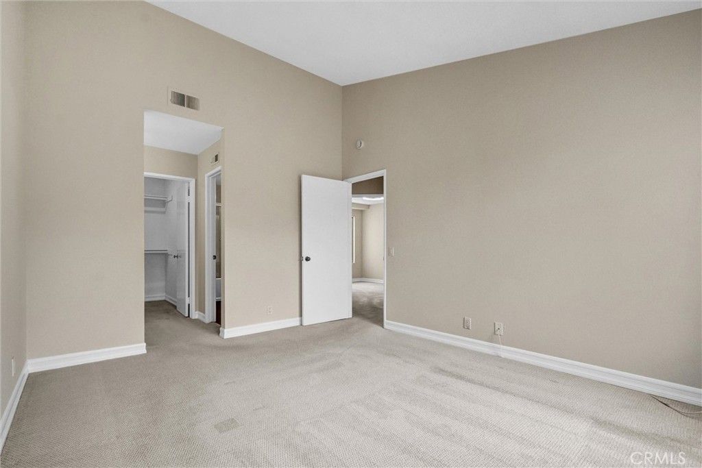 listing image 130721704341563937609