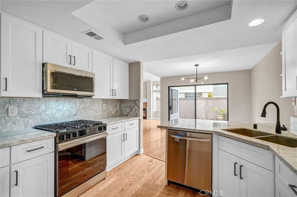 listing image 130729367394895715333