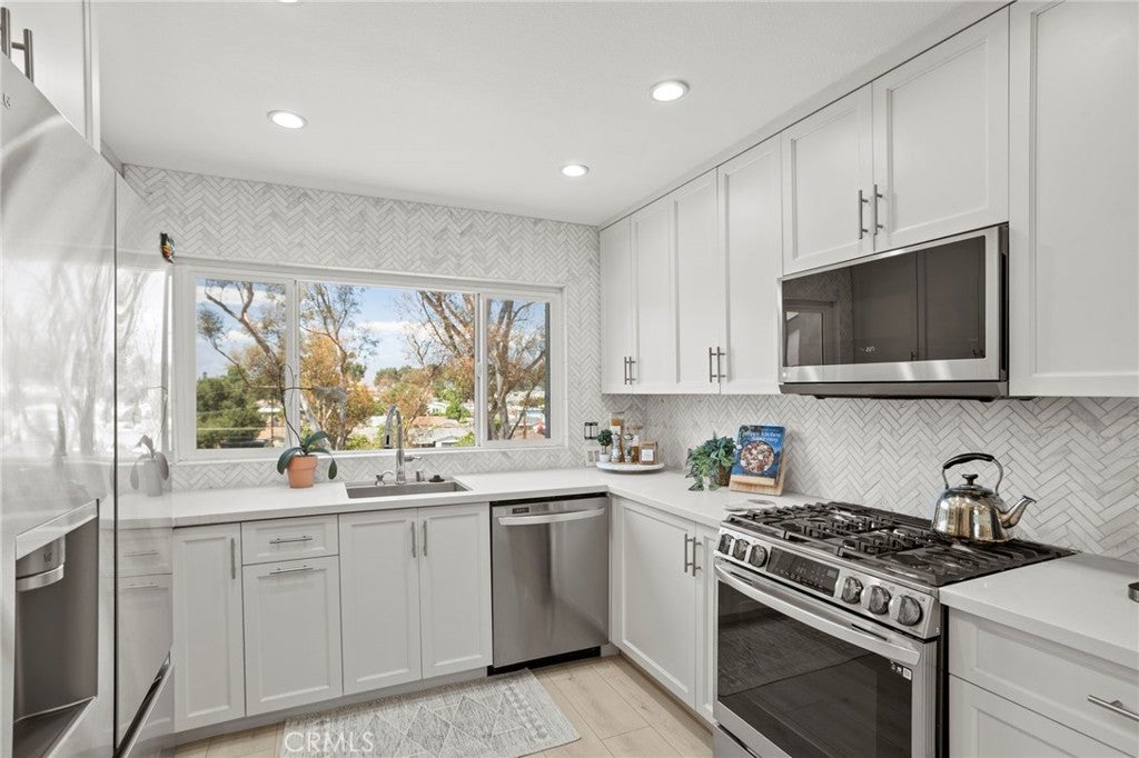 1854 Rainbow Terrace