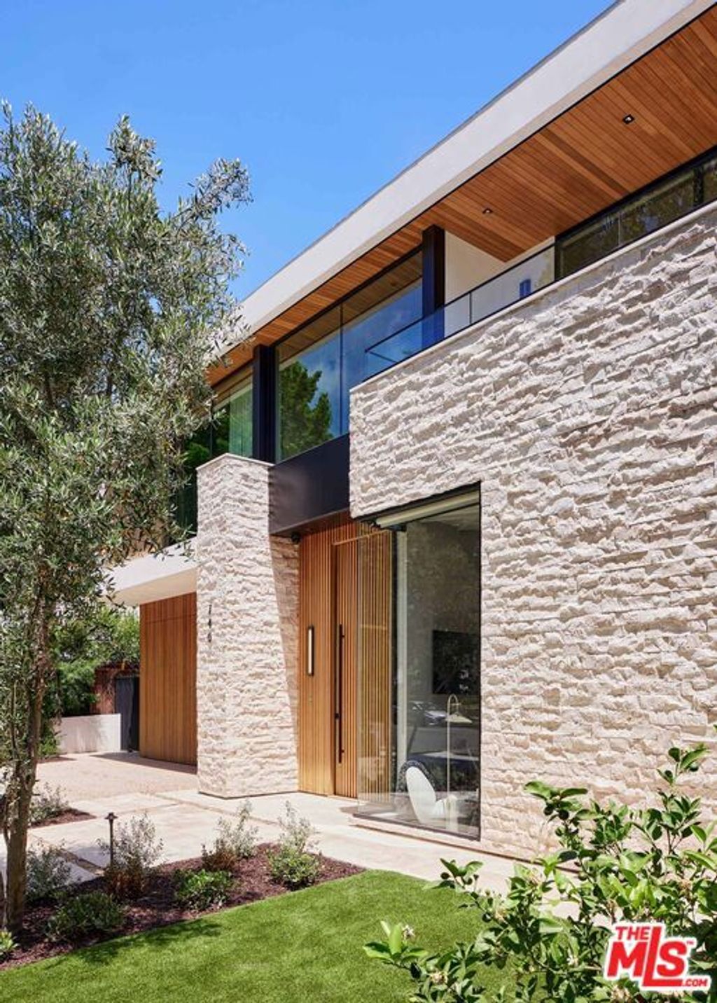 Photo of 740 Warner Avenue, Los Angeles, CA 90024 (MLS # 25608503)