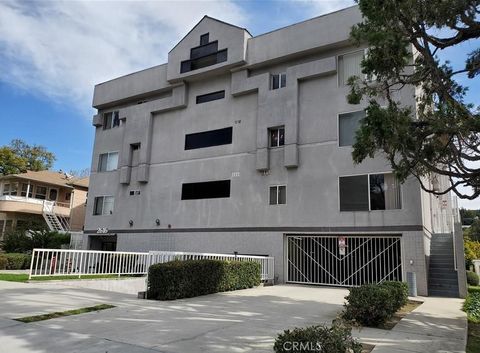 Photo of 2616 Canada Blvd #305, Glendale, CA 91208 (MLS # BB26011830)