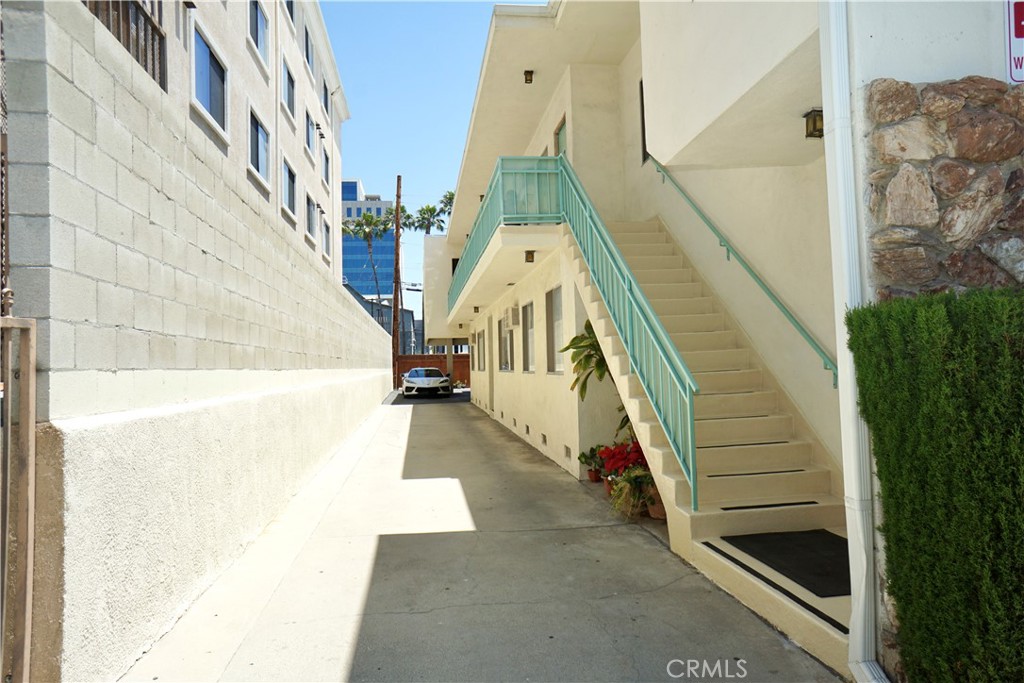 Properties 3 1458 Tamarind Avenue