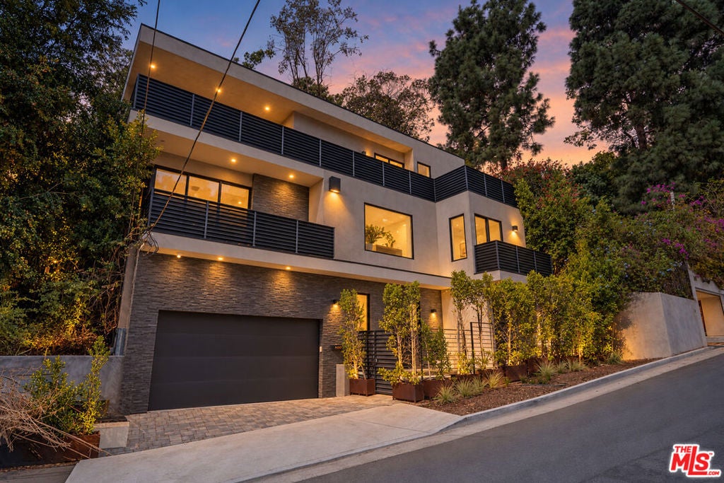 8029 Willow Glen Road