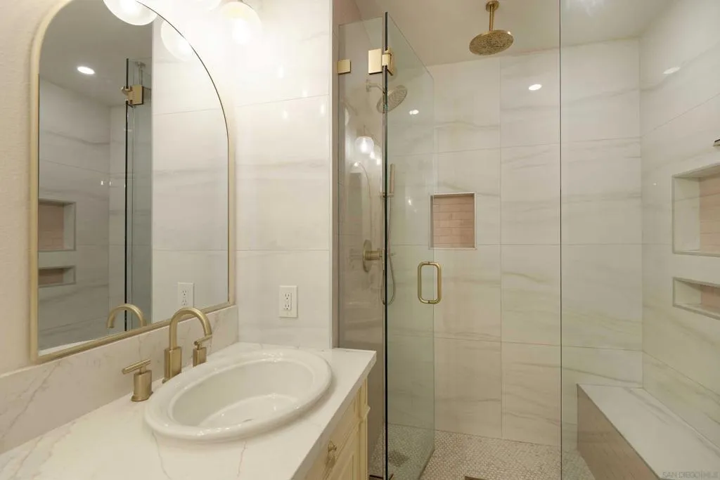 La Jolla, California 92037, United States, 5 Bedrooms Bedrooms, ,4 BathroomsBathrooms,Residential,Active,192251