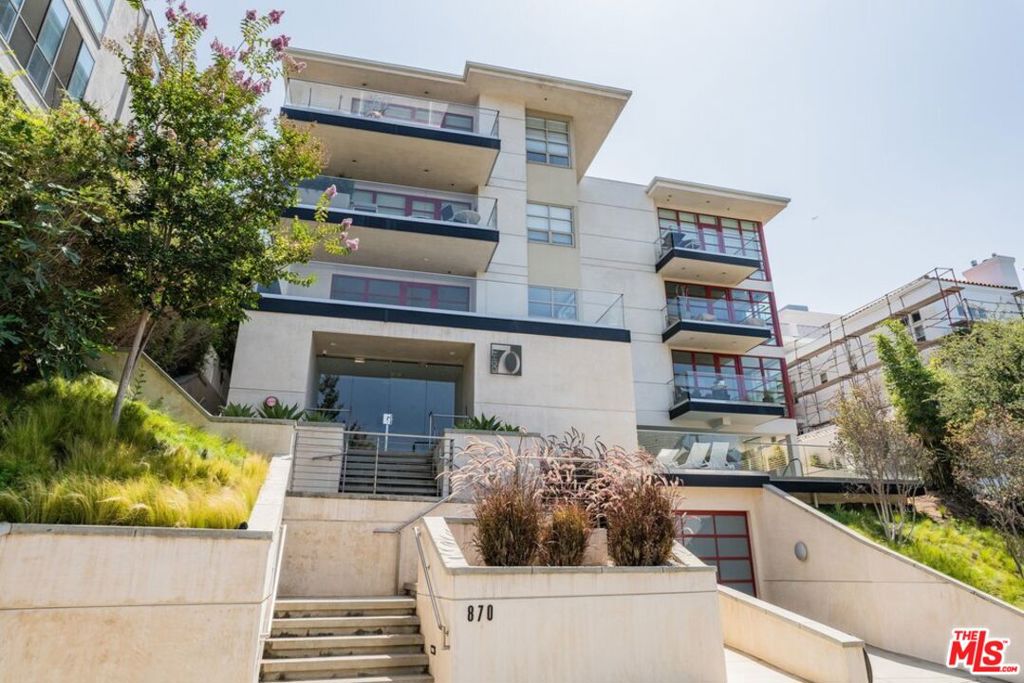 Photo of 870 Haverford Avenue #101, Pacific Palisades, CA 90272 (MLS # 26871331)