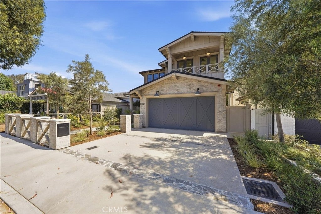 Photo of 1808 Laurel Ave AVE, Manhattan Beach, CA 90266 (MLS # SB26182622)