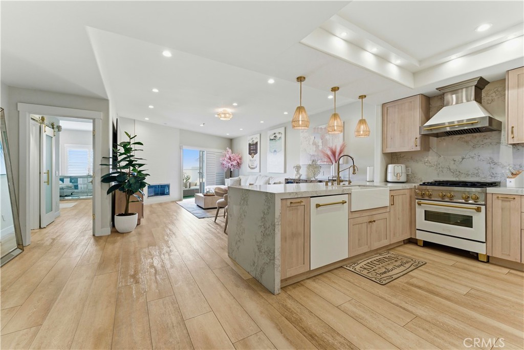 200 Pacific Coast Hwy 418