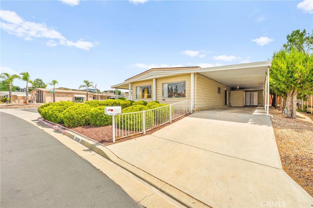 Welcome to this charming 2-bedroom, 2-bathroom manufactured home in the heart of Murrieta! Offering 1,464 sq. ft. of comfortable living space on a 4,356 sq. ft. lot, this home is nestled in a highly desired community, Spring Knolls known for its amenities and convenient lifestyle.
Inside, you’ll find spacious living areas filled with natural light and a functional floor plan perfect for everyday living. The community provides access to a sparkling pool, relaxing spa/hot tub, and a clubhouse ideal for social gatherings. Nearby golf courses add to the appeal, while neighborhood streetlights create a welcoming atmosphere.
One of the standout features of this home is its centralized location—just minutes from freeway access, the Murrieta Hot Springs Resort, local grocery stores, and fitness centers. Families will also appreciate being part of the Murrieta Valley Unified School District, with Alta Murrieta Elementary, Warm Springs Middle, and Vista Murrieta High School close by.