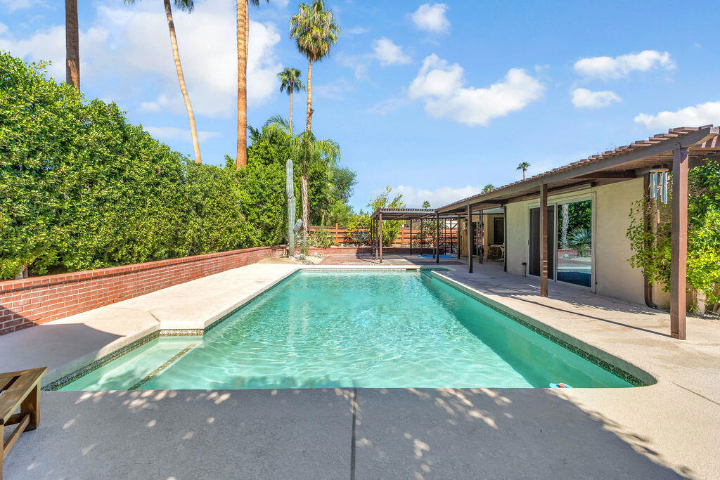 Magnesia Falls Cove - Residential