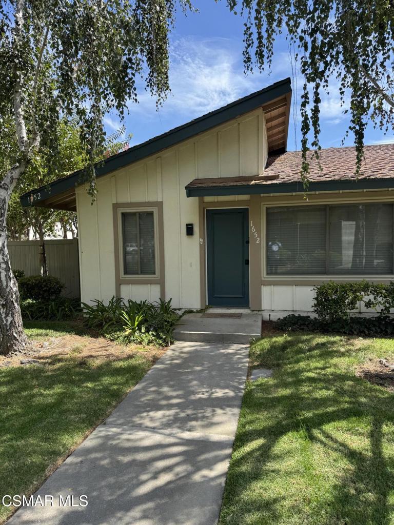 Recently redone with newer paint and dual pane windows. end unit, single level ready to move right in. a must see. green belt in front of unit. end of cul-de-sac location.