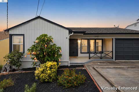 Photo of 17119 Rolando Ave Ave, Castro Valley, CA 94546 (MLS # 41145151)