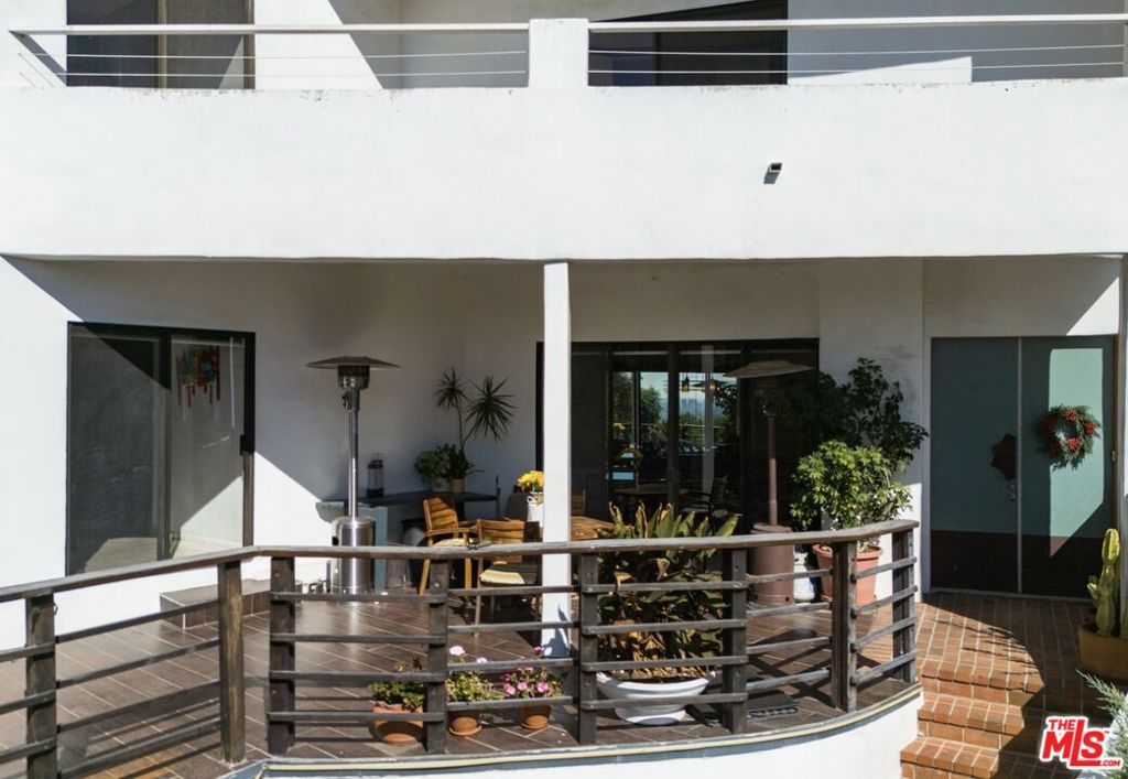 2437 N Edgemont Street