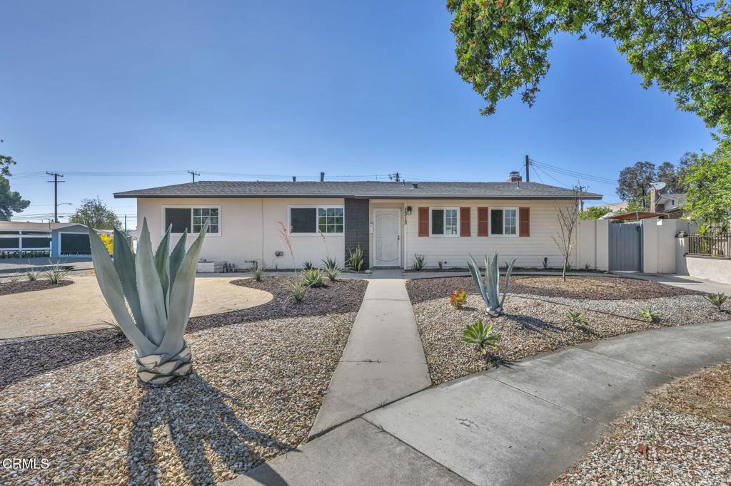 1313 N Crestlane Place