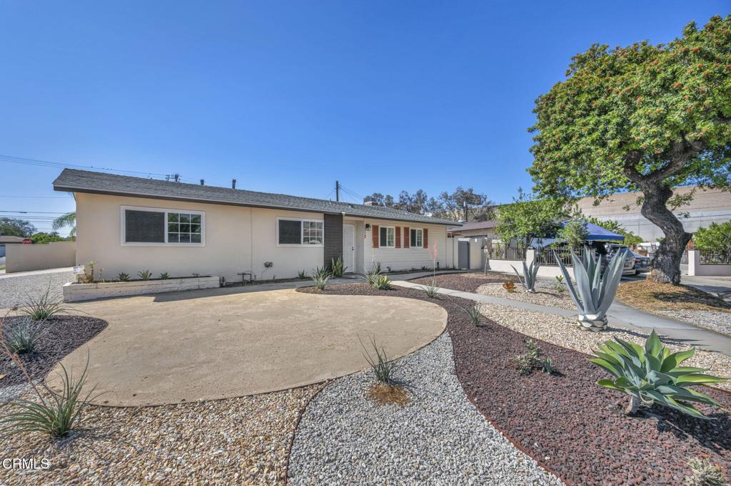 1313 N Crestlane Place