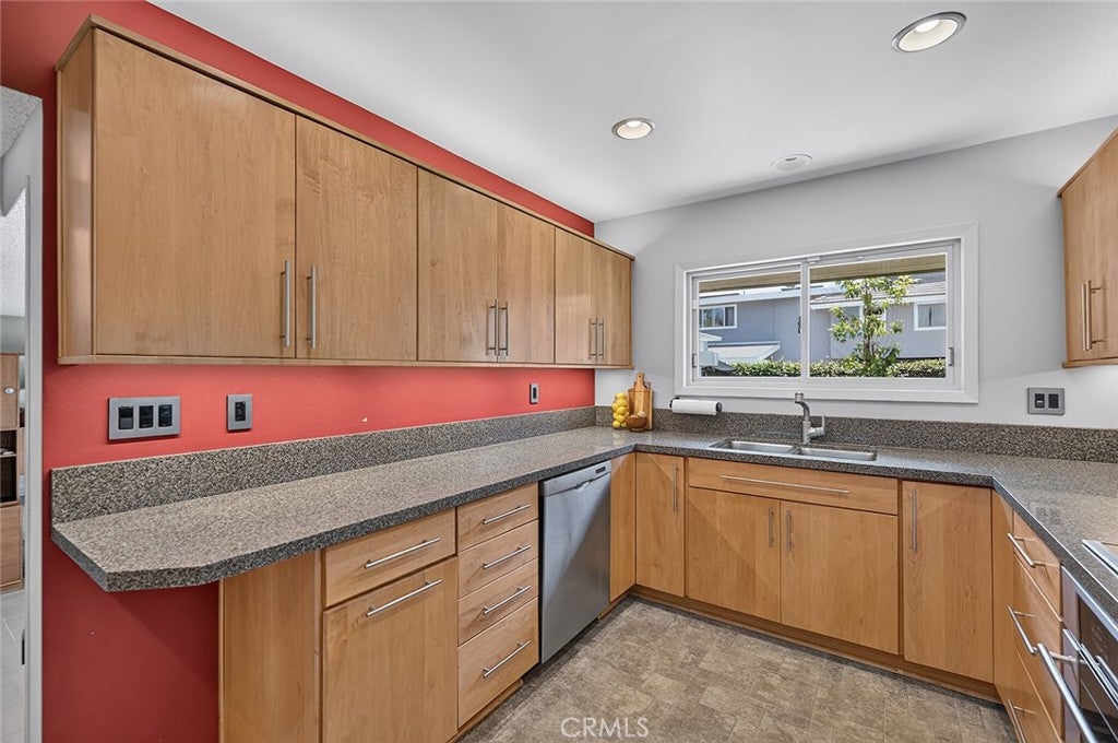 10072 Birchwood, Huntington Beach CA 92646 - Photo 11