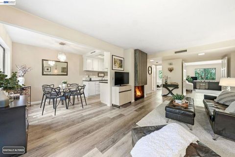 Photo of 20720 4Th St ST #3, Saratoga, CA 95070 (MLS # 41136813)