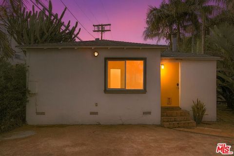 Photo of 708 Marr Street, Venice, CA 90291 (MLS # 25610515) Photo of 708 Marr Street, Venice, CA 90291 (MLS # 25610515)