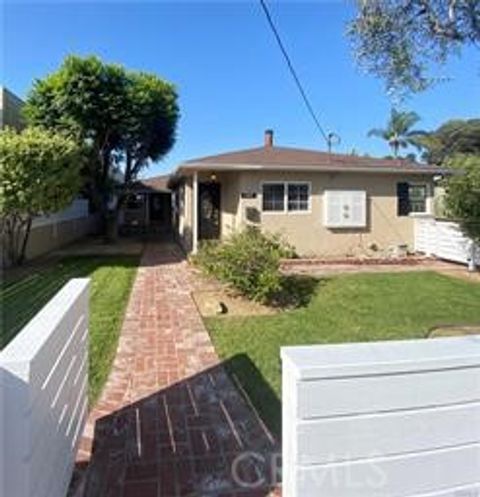 Photo of 1121 9th Street, Manhattan Beach, CA 90266 (MLS # SB25164014)
