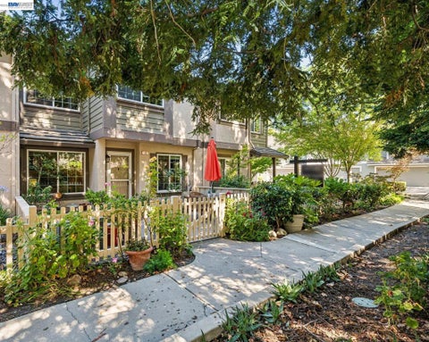 Tiny photo for 7482 Oxford Circle CIR, Dublin, CA 94568 (MLS # 41142207)